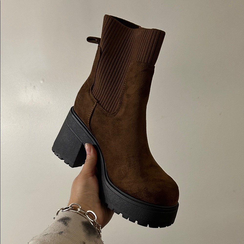 Soda Chunky Brown Platform Chelsea Boot - Women's 7